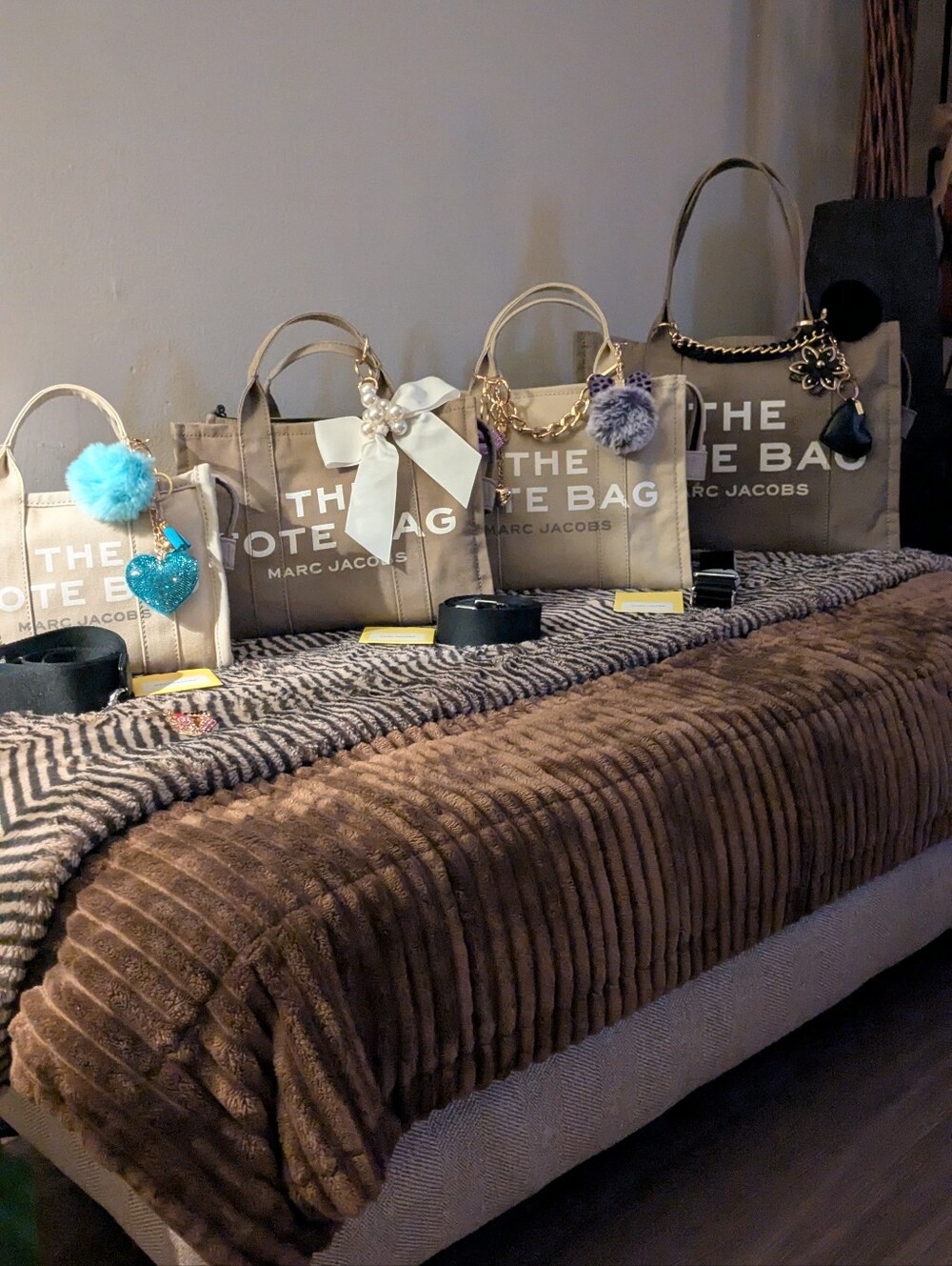 🩷🩵Marc Jacobs Tote - Picture 10 of 10
